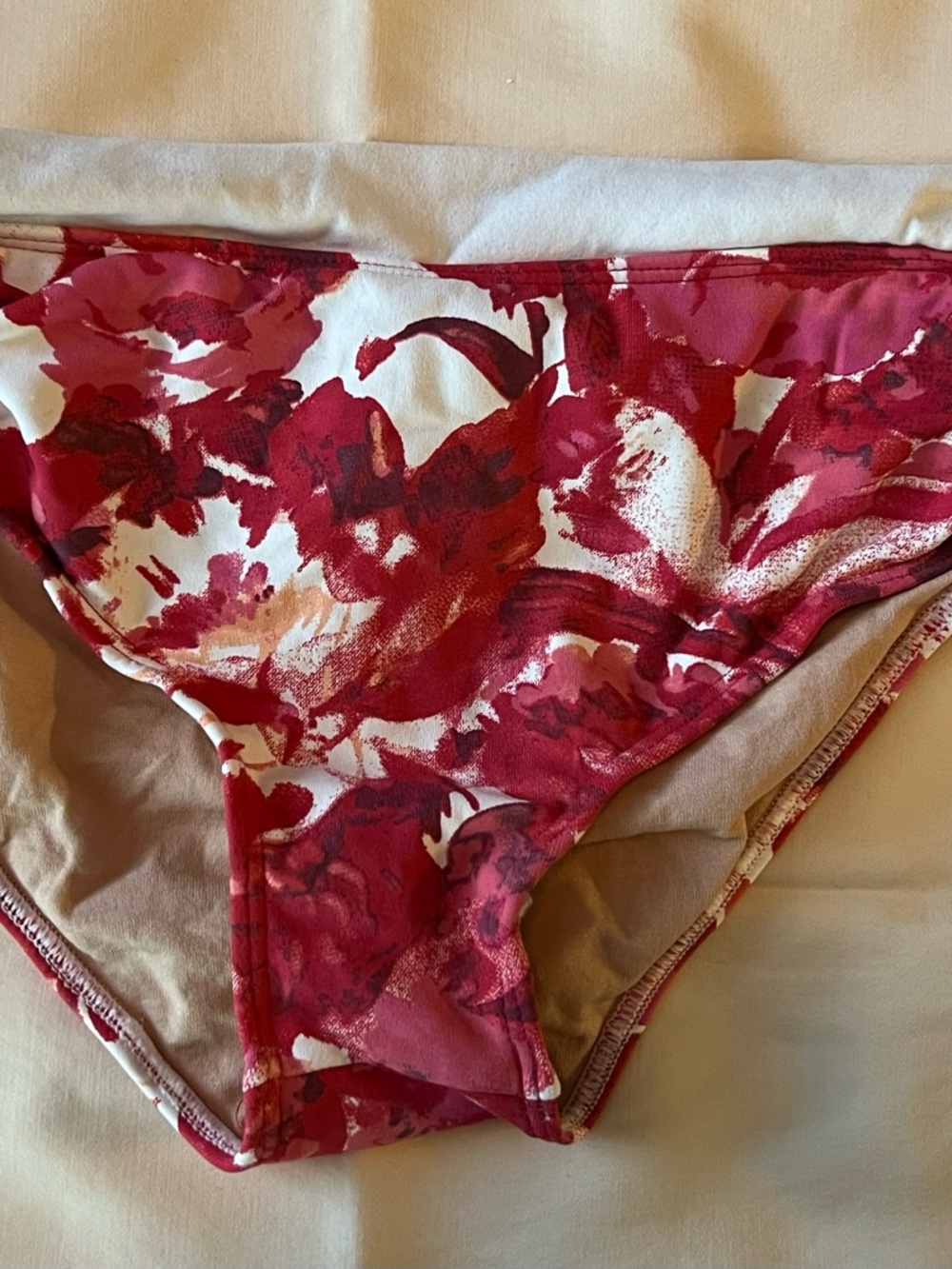 Shakti Hot Yoga Women's Athletic Shorts - Red Floral Print S NWT